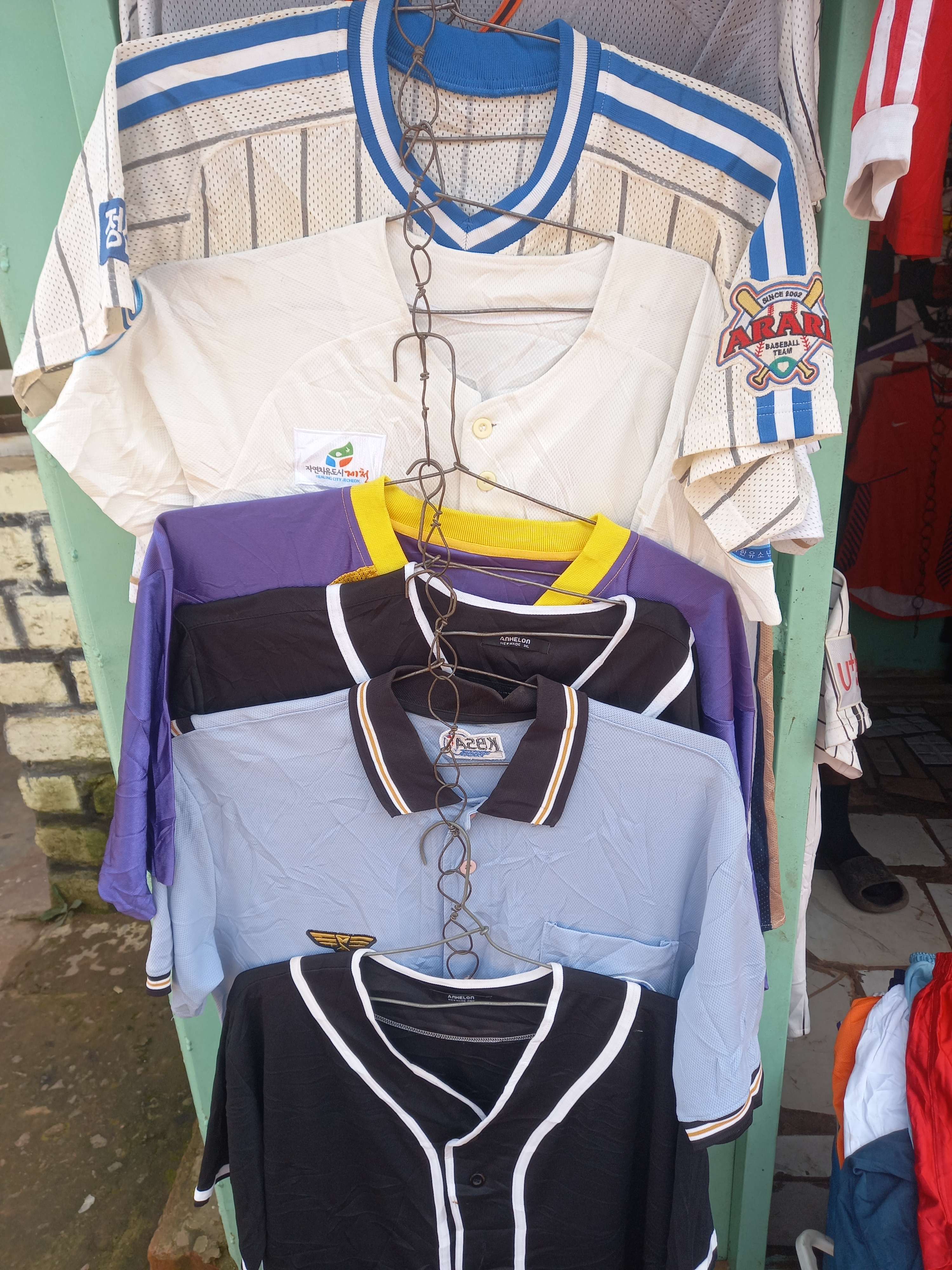 Collection de hauts : maillots de baseball, polos et plus