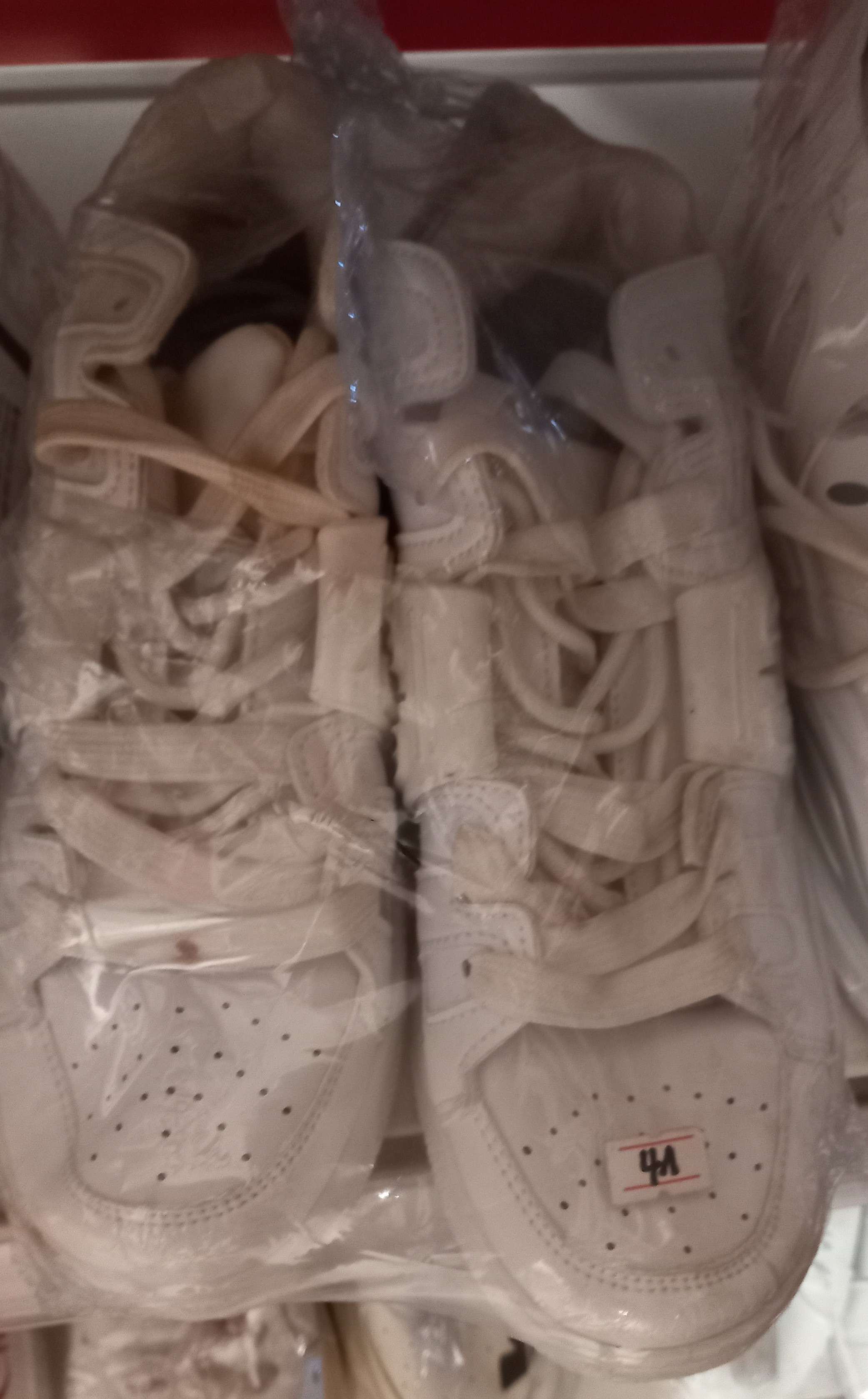 Baskets Blanches 44 : Style Tendance et Versatile